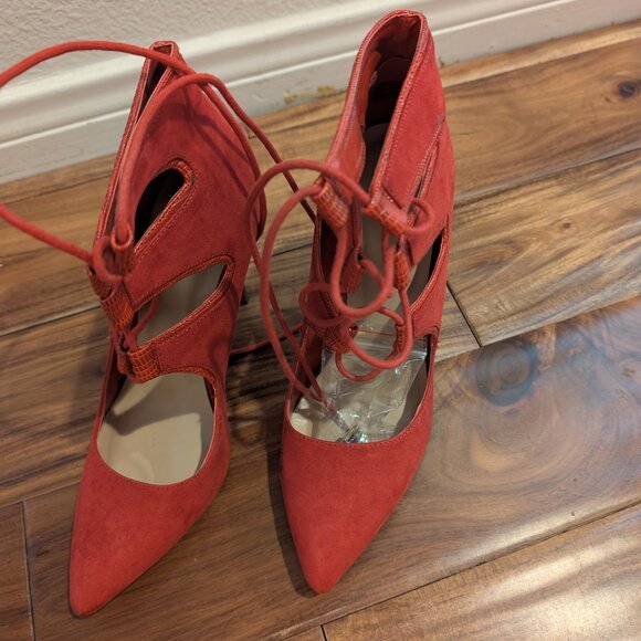 Sexy red heels - Picture 1 of 3